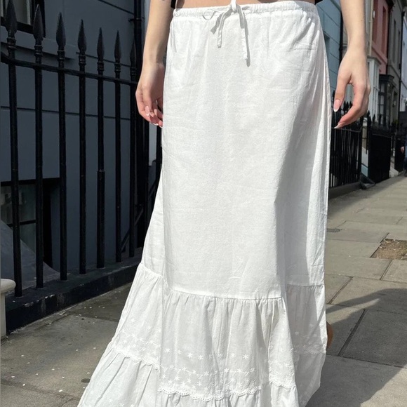 Brandy Melville Olive White Skirt - Picture 4 of 7